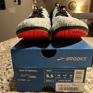 Brooks | Shoes | Brooks Mach 9 Spikeless Running Shoes Mens  display picture 1